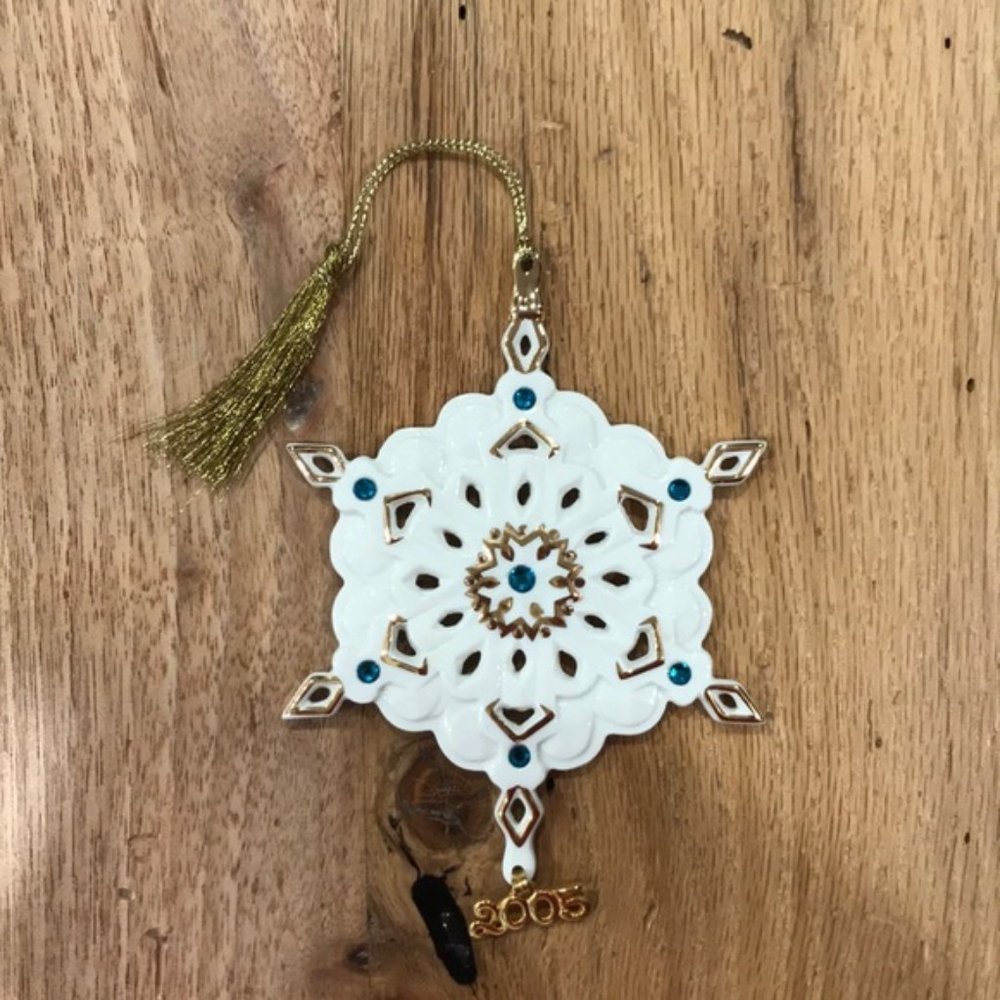 Lenox Annual Gemmed Snowflake Ornament 2005